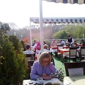 Guelhanepark & Hotell